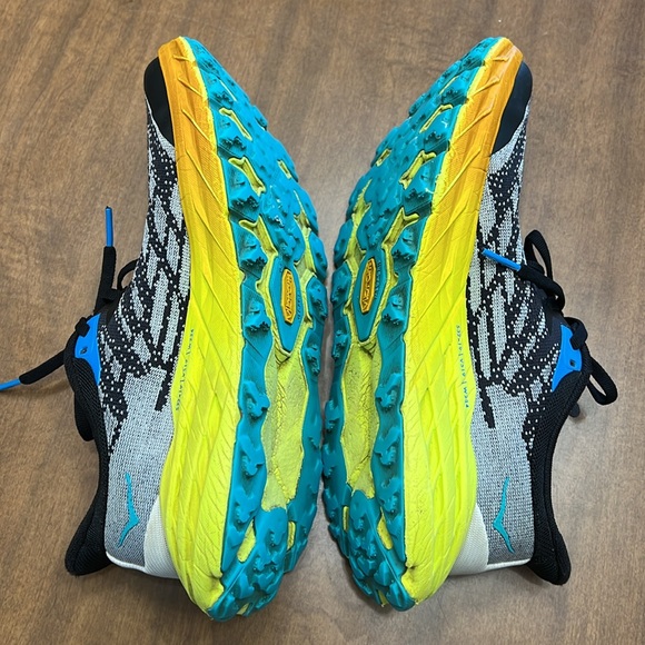 HOKA women’s Speedgoat 5 Code Sneakers size 7.5B - Picture 6 of 8